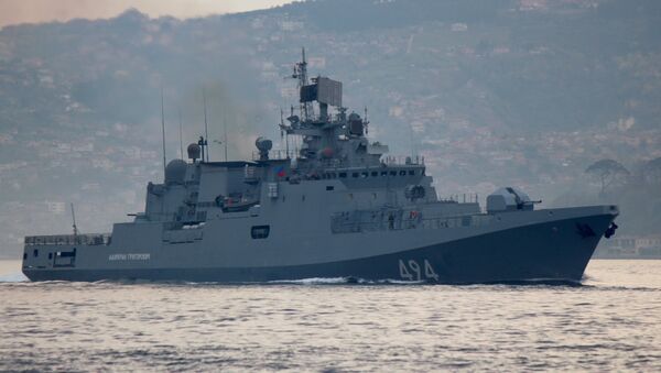 Fragata russa Admiral Grigorovich no estreito do Bósforo rumo ao mar Mediterrâneo, 7 de abril 2017 - Sputnik Brasil