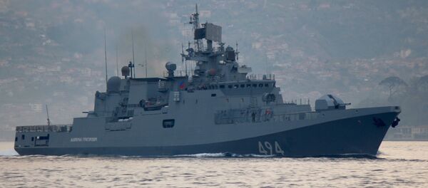 Fragata russa Admiral Grigorovich no estreito do Bósforo rumo ao mar Mediterrâneo, 7 de abril 2017 - Sputnik Brasil