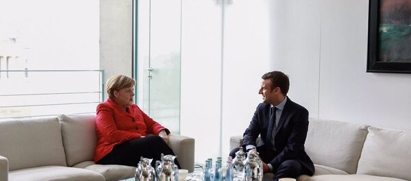 Encontro entre Angela Merkel e Emmanuel Macron - Sputnik Brasil