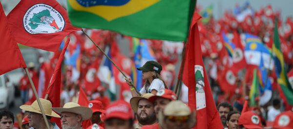 Trabalhadores sem-terra protestam contra mortes de dirigentes em todo o Brasil - Sputnik Brasil