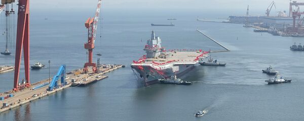 O primeiro porta-aviões de construção nacional da China durante cerimônia de lançamento em Dalian, província de Liaoning, China, 26 de abril de 2017 - Sputnik Brasil
