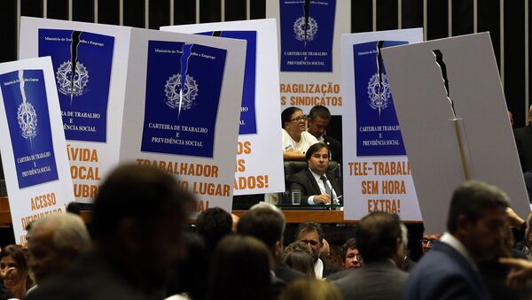 Oposição protesta contra projeto de reforma trabalhista na Câmara dos Deputados - Sputnik Brasil