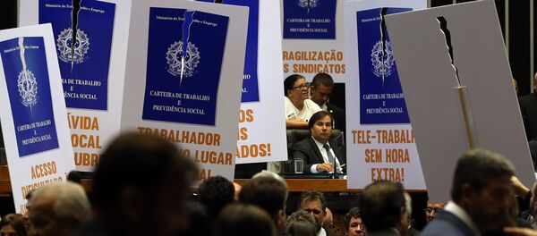 Oposição protesta contra projeto de reforma trabalhista na Câmara dos Deputados - Sputnik Brasil