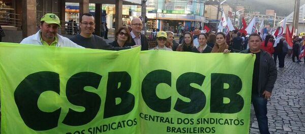 Ação da Central dos Sindicatos Brasileiros (CSB) em protesto de trabalhadores na cidade de Joinville (SC). - Sputnik Brasil