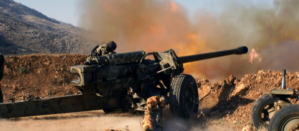 Tropas sírias atacam posições do Daesh perto da cidade de Al-Zabadani, Síria - Sputnik Brasil