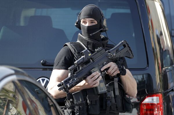 Um policial do RAID Um policial do RAID - Sputnik Brasil