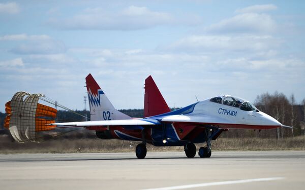 O caça MiG-29 do grupo de pilotagem Strizhi no aeroporto militar de Kubinka. - Sputnik Brasil