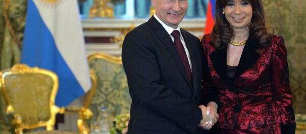 Vladimir Putin e Cristina Fernández de Kirchner durante o encontro de 23 de abril de 2015 - Sputnik Brasil