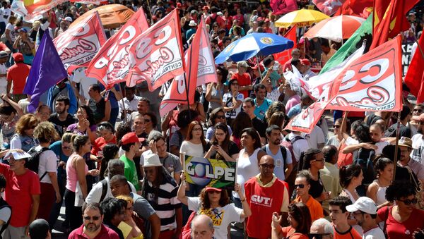 Estudantes engrossam manifestações contra reformas - Sputnik Brasil