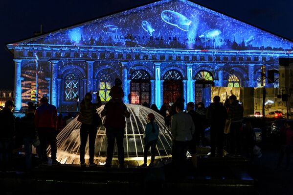 Show luminoso multimídia Cartas da Vitória no centro da capital russa - Sputnik Brasil