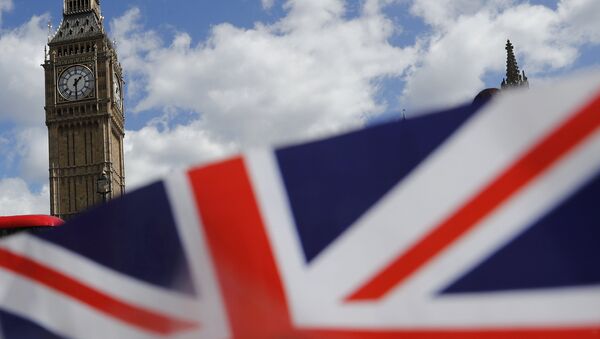 Bandeira do Reino Unido perto do parlamento britânico, em Londres, em abril de 2017 - Sputnik Brasil