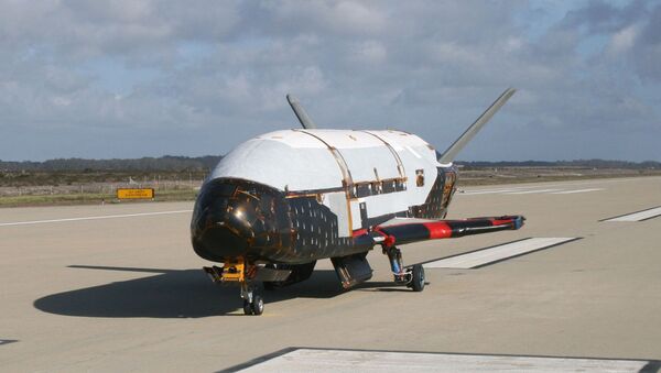This June 2009 photo made available by the US Air Force via NASA shows the X-37B Orbital Test Vehicle at Vandenberg Air Force Base, California. - Sputnik Brasil