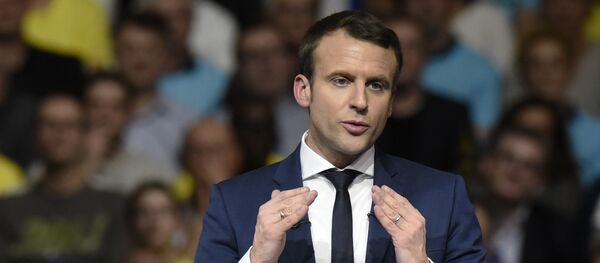 Former French Economy Minister, founder and president of the political movement En Marche ! and candidate for the France's 2017 presidential elections Emmanuel Macron speaks during a public meeting at the Palais des Sports in Lyon, on February 4, 2017 Former French Economy Minister, founder and president of the political movement En Marche ! and candidate for the France's 2017 presidential elections Emmanuel Macron speaks during a public meeting at the Palais des Sports in Lyon, on February 4, 2017 - Sputnik Brasil