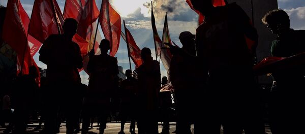 CUT e MST esperam levar 20 mil pessoas a Curitiba na quarta-feira - Sputnik Brasil