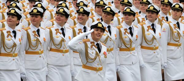 Oficiais femininas na Parada Militar dedicada ao 72º aniversário da Vitória na Grande Guerra pela Pátria na Praça Vermelha, 9 de maio de 2017 - Sputnik Brasil
