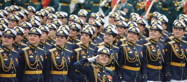 Oficiais femininas na Parada Militar dedicada ao 72º aniversário da Vitória na Grande Guerra pela Pátria na Praça Vermelha, 9 de maio de 2017 - Sputnik Brasil