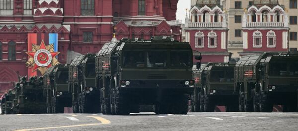 Complexos de mísseis Iskander durante Parada da Vitória em Moscou - Sputnik Brasil
