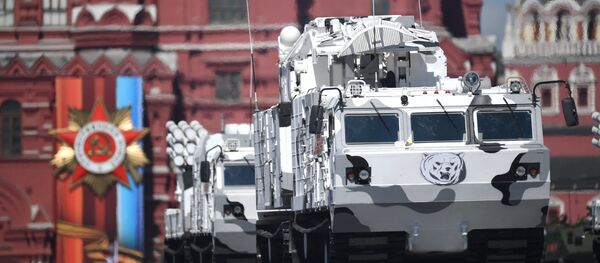 O sistema de mísseis antiaéreos Tor-M2DT durante o ensaio da Parada da Vitória - Sputnik Brasil