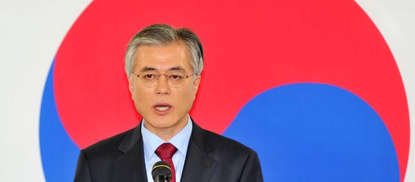 This file photo taken on December 18, 2012 shows South Korea's presidential candidate Moon Jae-In of the opposition Democratic United Party speaking during a press conference at the party head office in Seoul. - Sputnik Brasil