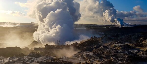 Гейзер Гуннуквер в Исландии - Sputnik Brasil