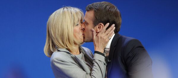 Emmanuel e Brigitte Macron - Sputnik Brasil