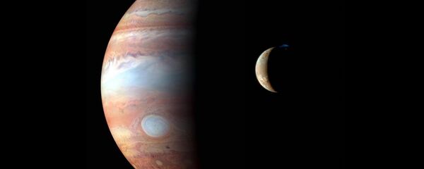 Imagem feita pela sonda New Horizons mostra Júpiter e sua lua vulcânica Io - Sputnik Brasil