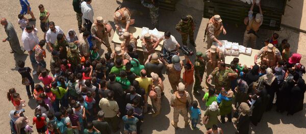 Ajuda humanitária da Rússia chega a um campo de refugiados na província síria de Latakia - Sputnik Brasil