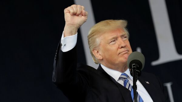 Donald Trump, presidente dos EUA, depois do discurso em Lynchburg, Virginia - Sputnik Brasil