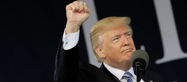 Donald Trump, presidente dos EUA, depois do discurso em Lynchburg, Virginia - Sputnik Brasil