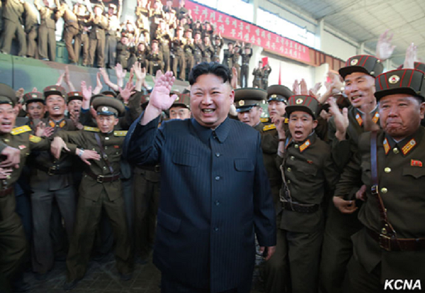 Kim Jong-un com militares norte-coreanos - Sputnik Brasil