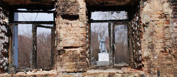 Prédio destruído por bombardeio na região de Donetsk (leste da Ucrânia) - Sputnik Brasil