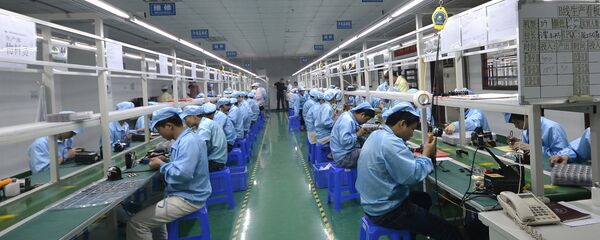 Trabalhadores de uma indústria na China. Trabalhadores de uma indústria na China. - Sputnik Brasil