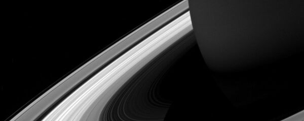Sombra nos anéis de Saturno, capturada pela sonda espacial Cassini - Sputnik Brasil