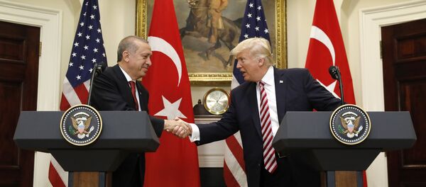 Coletiva de imprensa entre Donald Trump e Recep Tayyip Erdogan em 16 de maio, 2017 - Sputnik Brasil