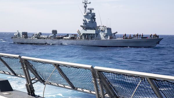 Navio Saar 4.5 da Marinha de Israel durante treinamento no mar Mediterrâneo em abril de 2017 - Sputnik Brasil