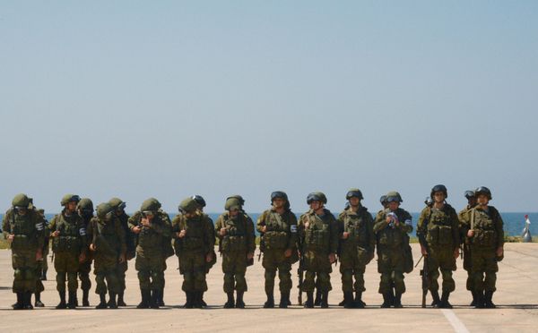Marinheiros russos e sírios participam de exercícios militares conjuntos no porto sírio de Tartus Marinheiros russos e sírios participam de exercícios militares conjuntos no porto sírio de Tartus - Sputnik Brasil