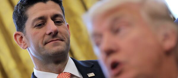 U.S. Speaker of the House Paul Ryan looks at U.S. President Donald Trump as he signs H.J.Res. 41, providing for congressional disapproval of a rule submitted by the Securities and Exchange Commission relating to Disclosure of Payments by Resource Extraction Issuers. at the Oval Office of the White House in Washington, U.S., February 14, 2017 - Sputnik Brasil