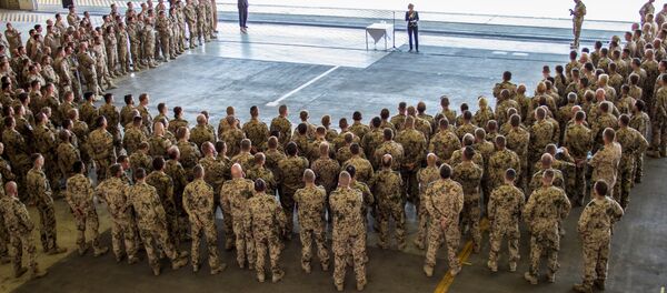 Ministra da Defesa da Alemanha, Ursula von der Leyen, discursa para militares alemães na base aérea de Incirlik, na Turquia (arquivo) - Sputnik Brasil