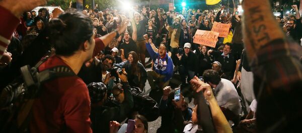 Protestos começaram na quarta-feira à noite em várias cidades, como São Paulo - Sputnik Brasil