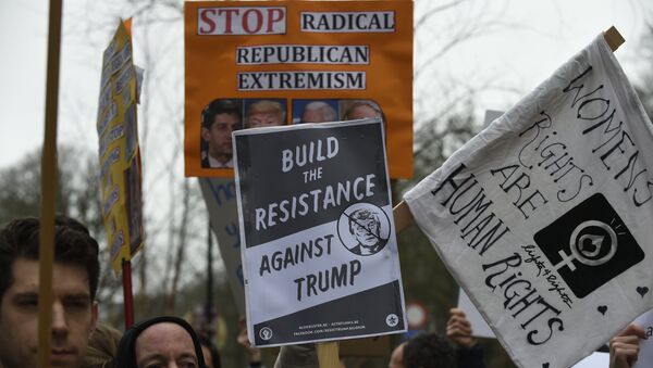 Manifestação contra o presidente dos EUA Donald Trump em Bruxelas - Sputnik Brasil