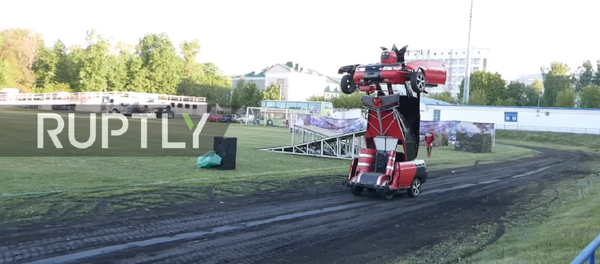 Carro se transforma em robô de combate - Sputnik Brasil