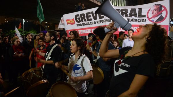 Passeata em São Paulo exige a renúncia de Temer - Sputnik Brasil