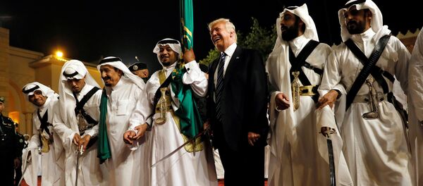 Donald Trump participa de cerimônia de boas vindas em Riad, na Arábia Saudita - Sputnik Brasil