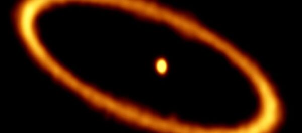 A estrela de Fomalhaut, rodeada por seu anel de gás e de poeira - Sputnik Brasil