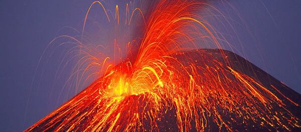 Vulcão em erupção (foto de arquivo) - Sputnik Brasil