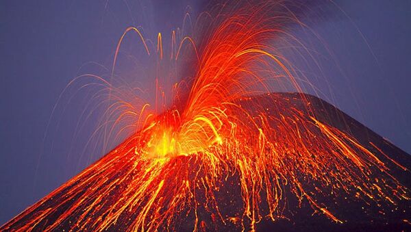Vulcão em erupção (foto de arquivo) - Sputnik Brasil