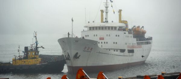 Navio de carga e passageiros norte-coreano Man Gyong Bong no porto de Vladivostok, 18 de maio de 2017 - Sputnik Brasil