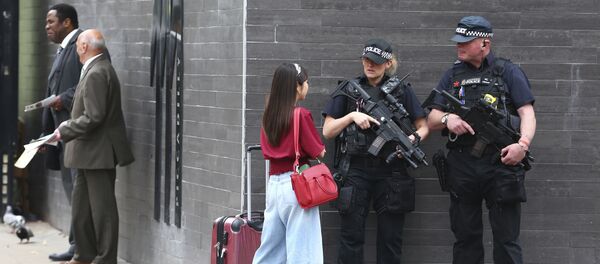 Polícia armada na cidade de Manchester, Grã-Bretanha, 22 de maio de 2017 - Sputnik Brasil