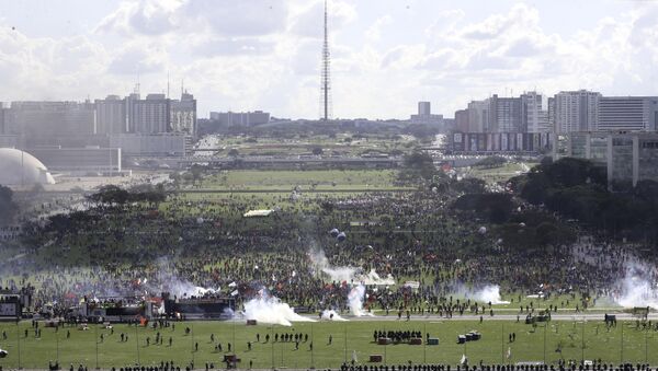 Manifestação tem tumulto na Esplanada dos Ministérios - Sputnik Brasil