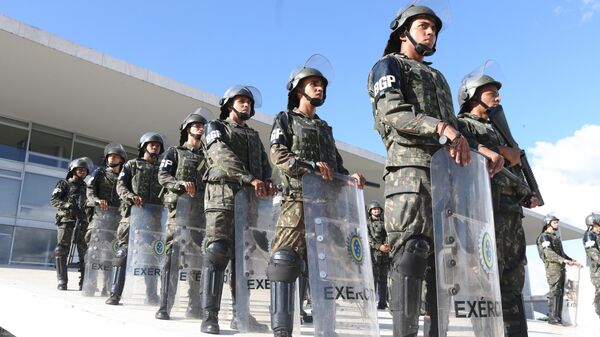 Soldados reforçam a segurança do Palácio do Planalto por determinação do presidente Michel Temer - Sputnik Brasil